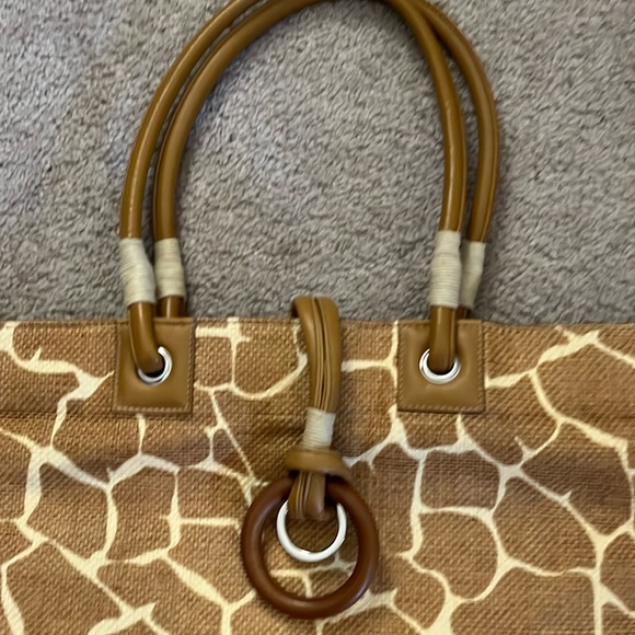 LIKE NEW FORTUNA VALENTINO STRAW TOTE - Picture 3 of 13